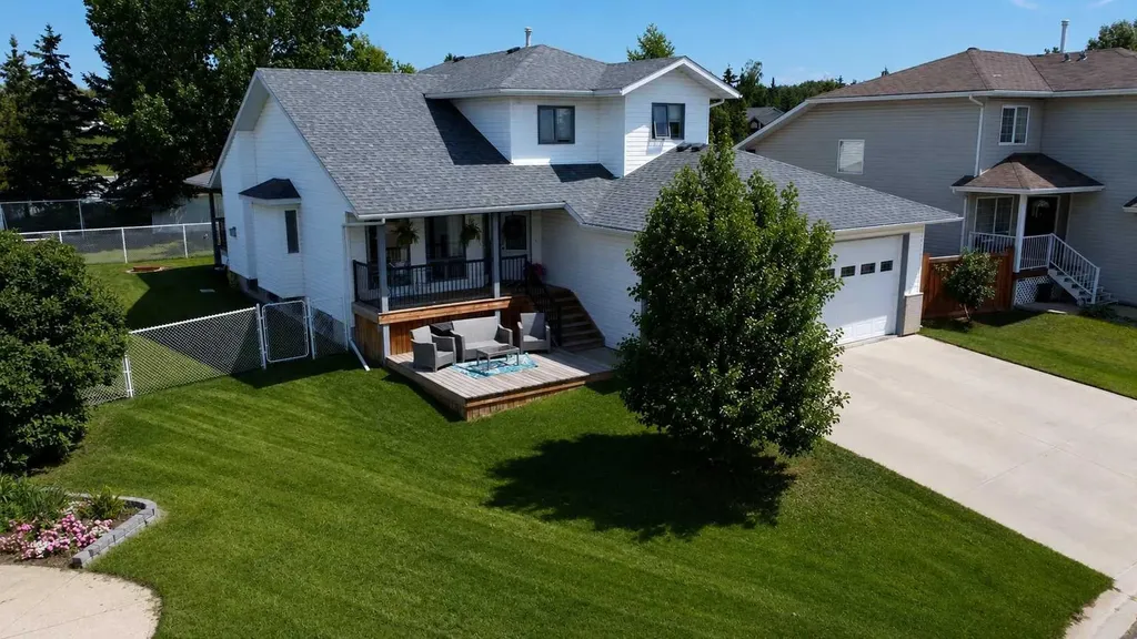 804 Cherry Crescent Beaverlodge AB T0H 0C0