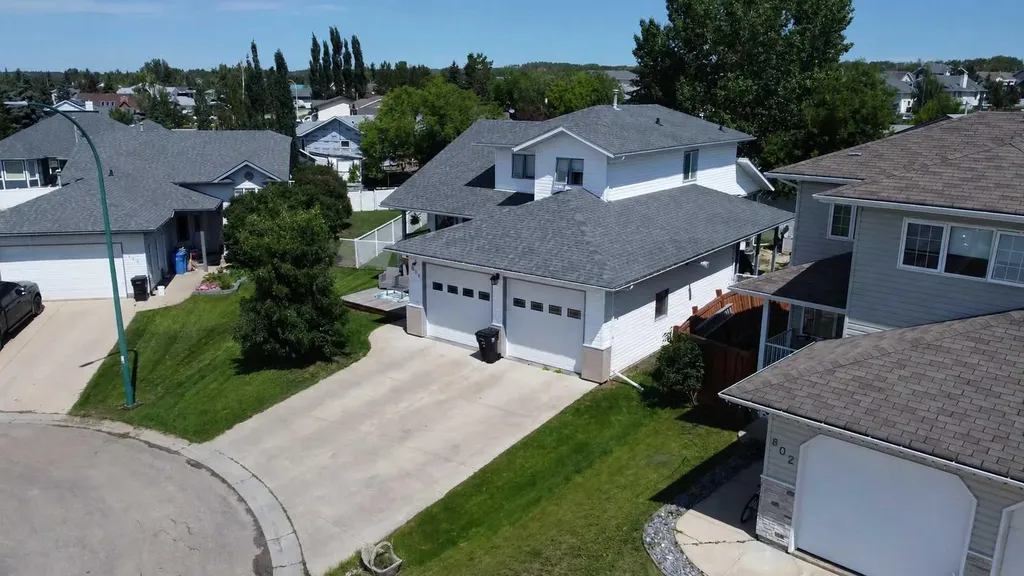 804 Cherry Crescent Beaverlodge AB T0H 0C0