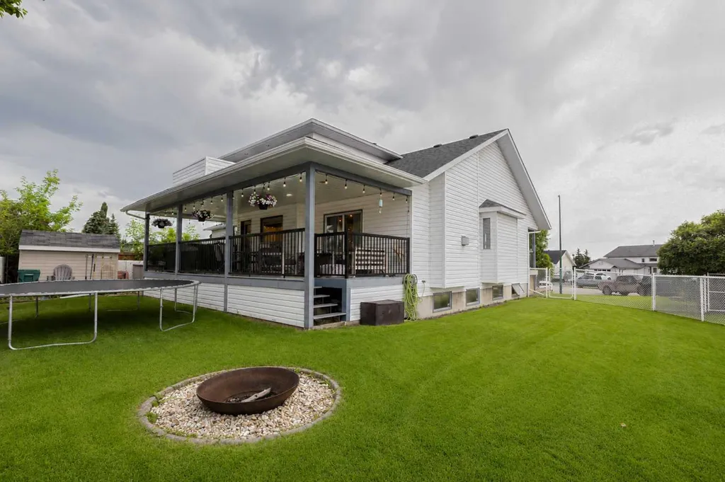 804 Cherry Crescent Beaverlodge AB T0H 0C0