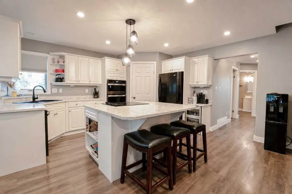 804 Cherry Crescent Beaverlodge AB T0H 0C0