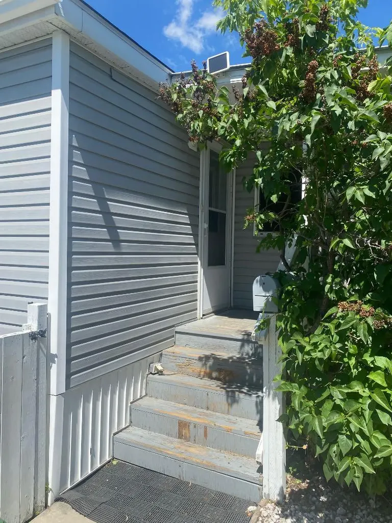 6834 59 Avenue Red Deer AB T4P 1C9