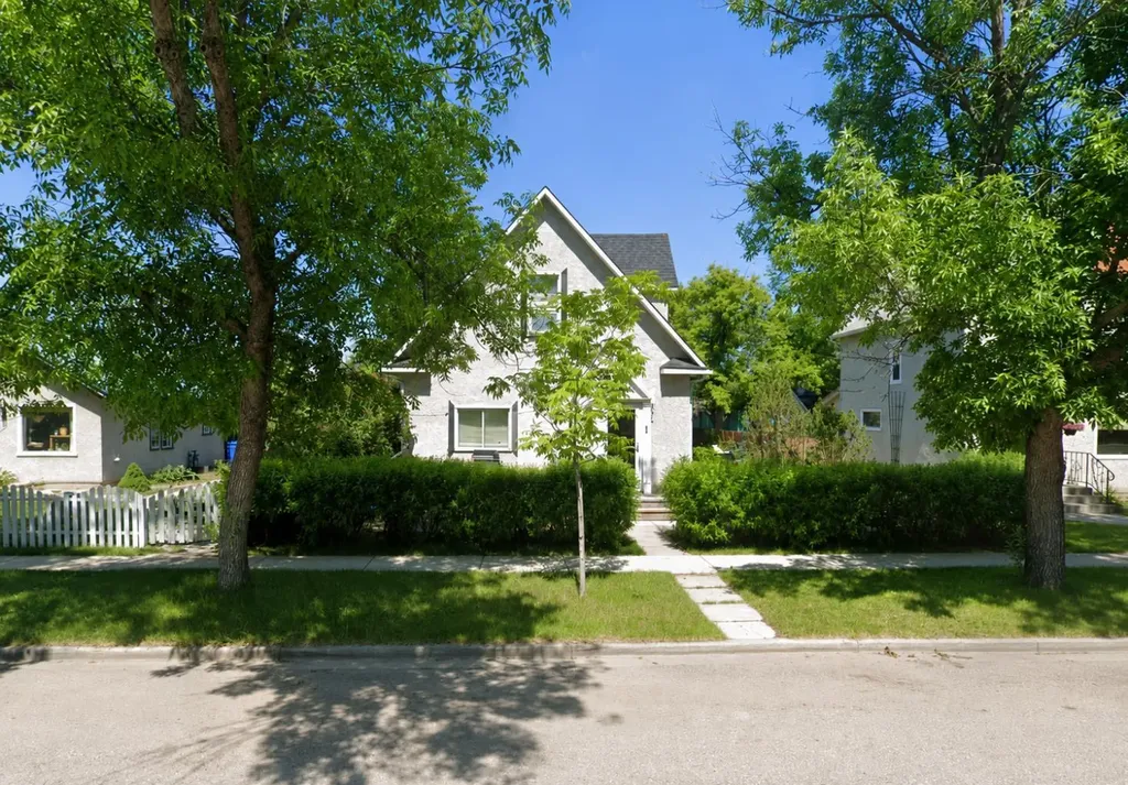 2214 22 Street Nanton AB T0L 1R0