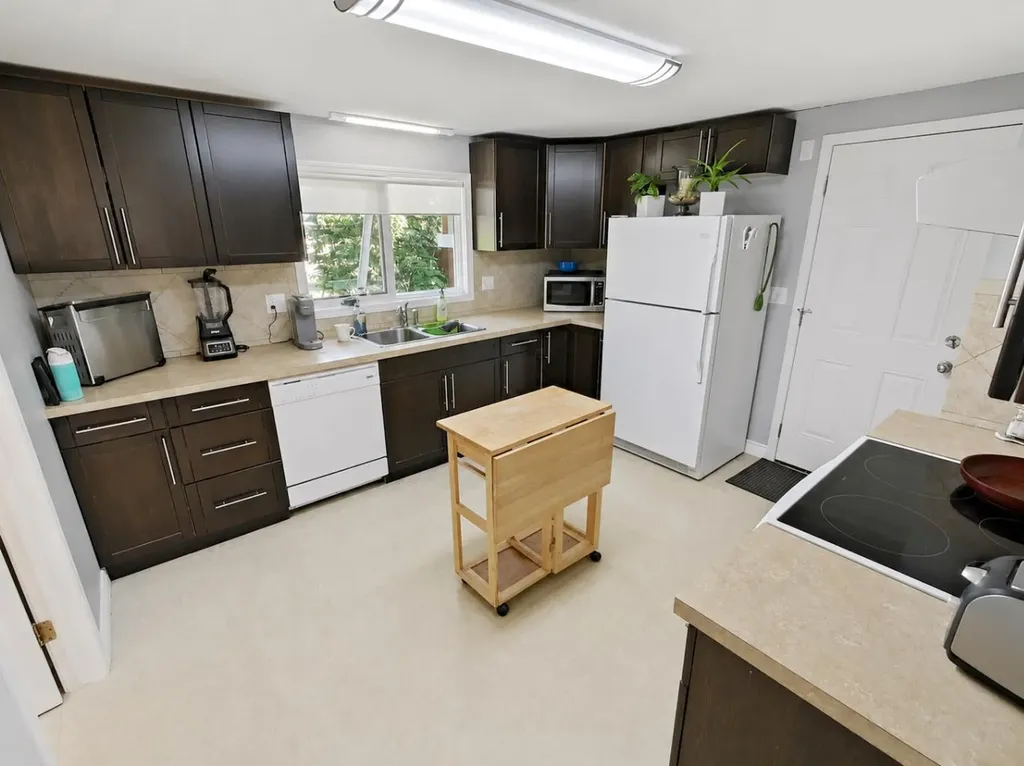 2214 22 Street Nanton AB T0L 1R0