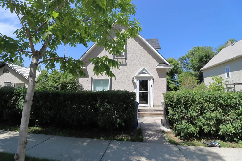 2214 22 Street Nanton AB T0L 1R0