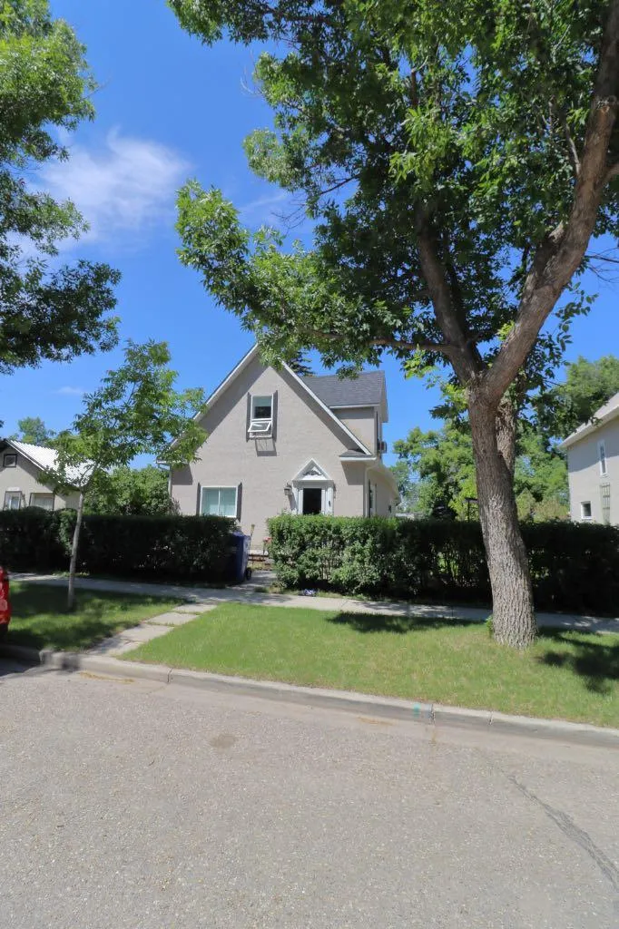 2214 22 Street Nanton AB T0L 1R0