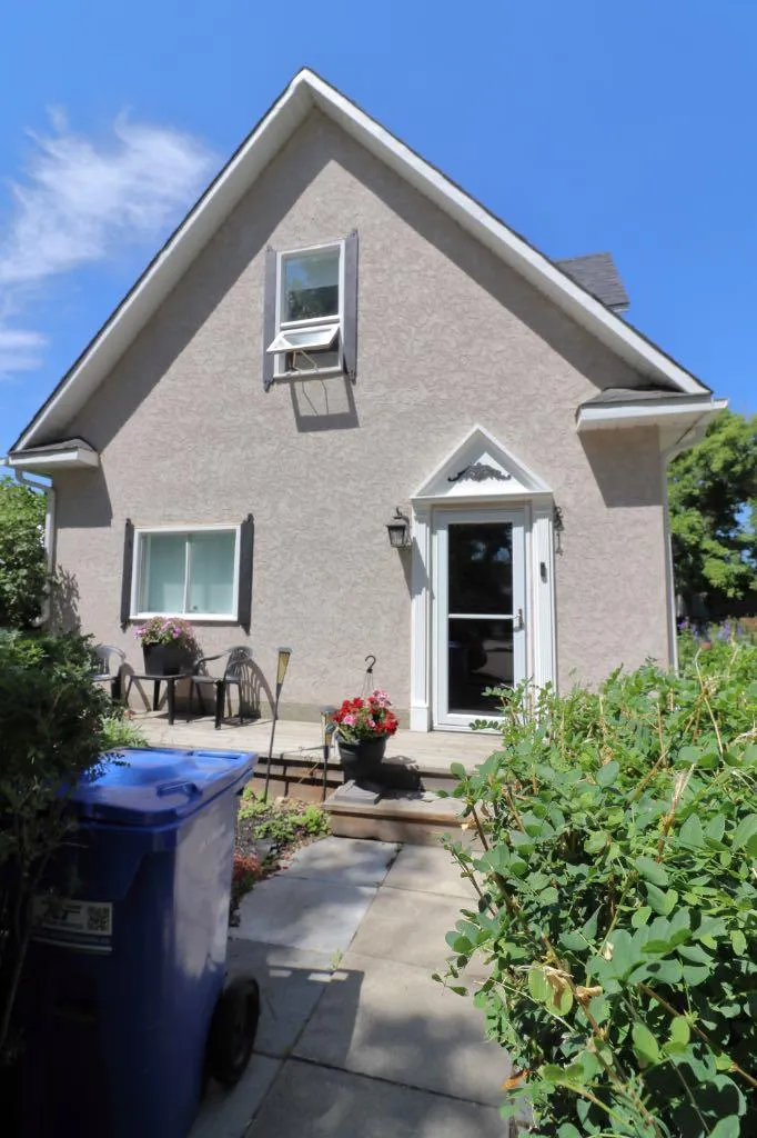 2214 22 Street Nanton AB T0L 1R0