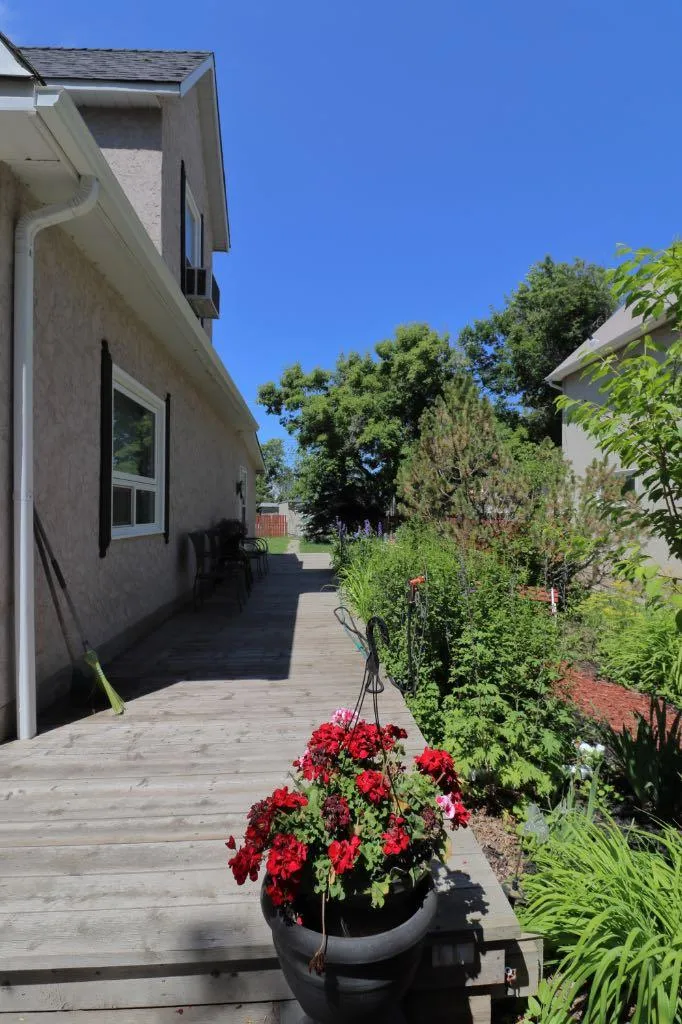 2214 22 Street Nanton AB T0L 1R0