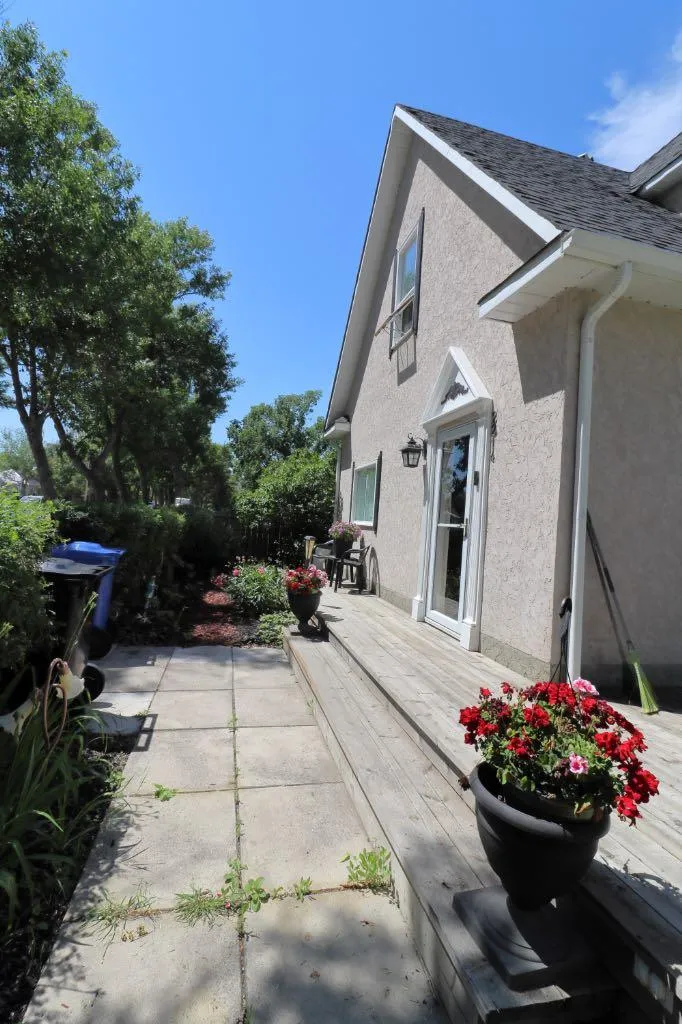 2214 22 Street Nanton AB T0L 1R0