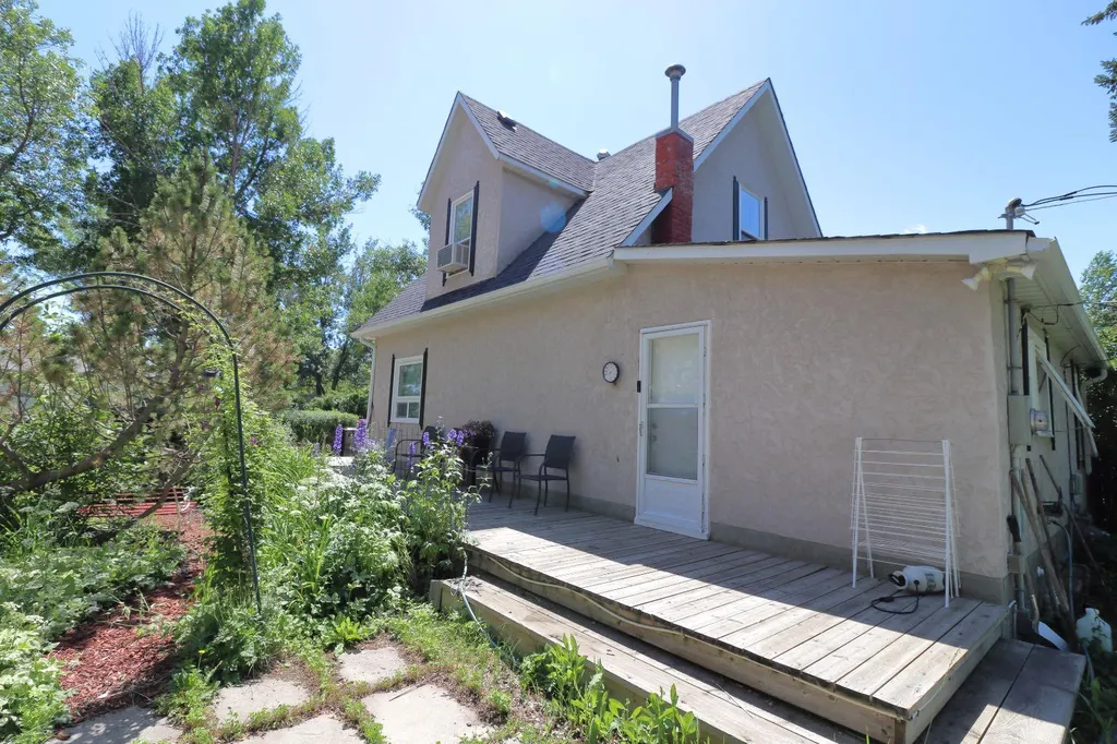 2214 22 Street Nanton AB T0L 1R0