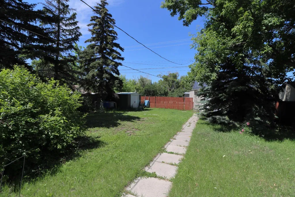 2214 22 Street Nanton AB T0L 1R0