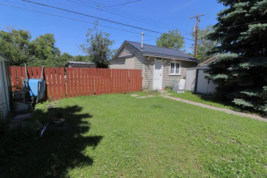 2214 22 Street Nanton AB T0L 1R0
