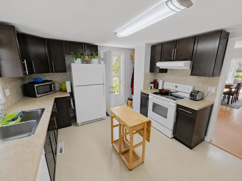 2214 22 Street Nanton AB T0L 1R0