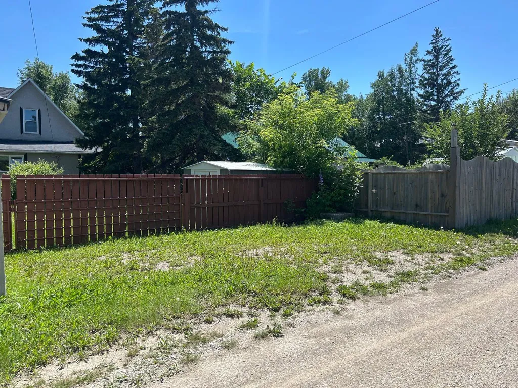 2214 22 Street Nanton AB T0L 1R0