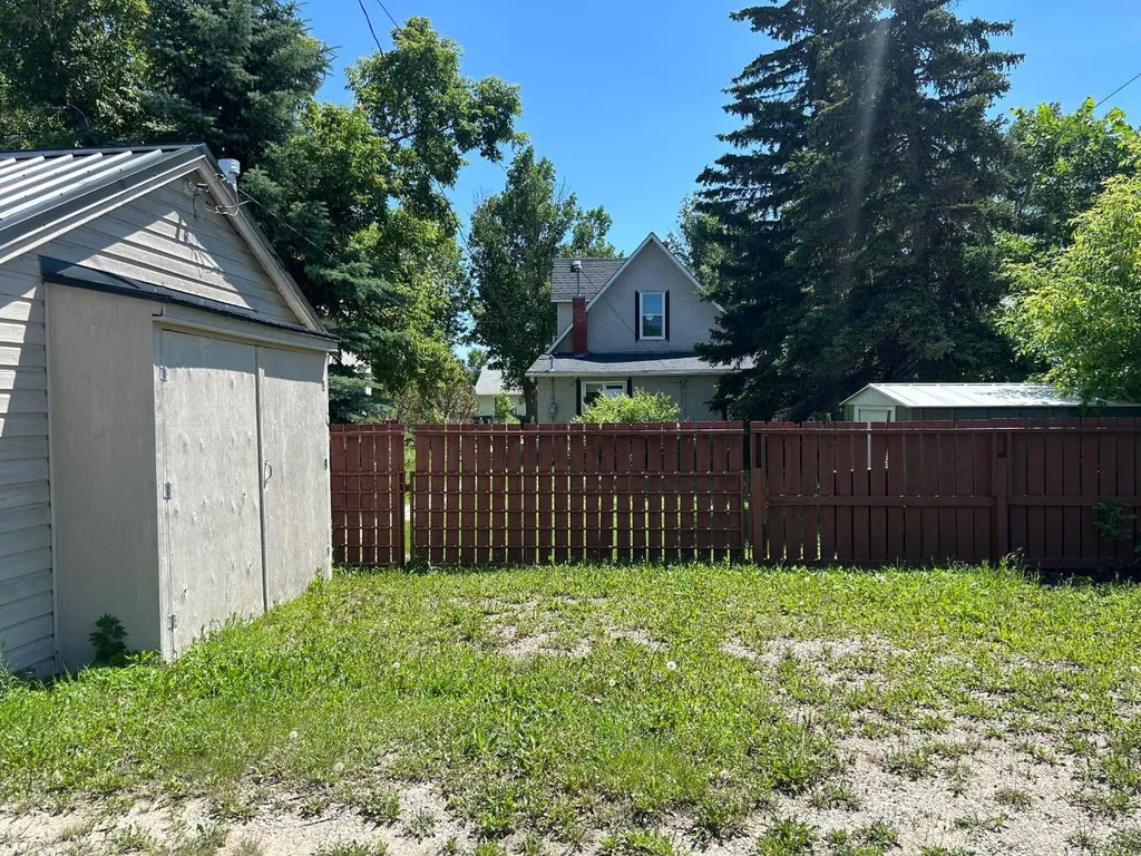 2214 22 Street Nanton AB T0L 1R0