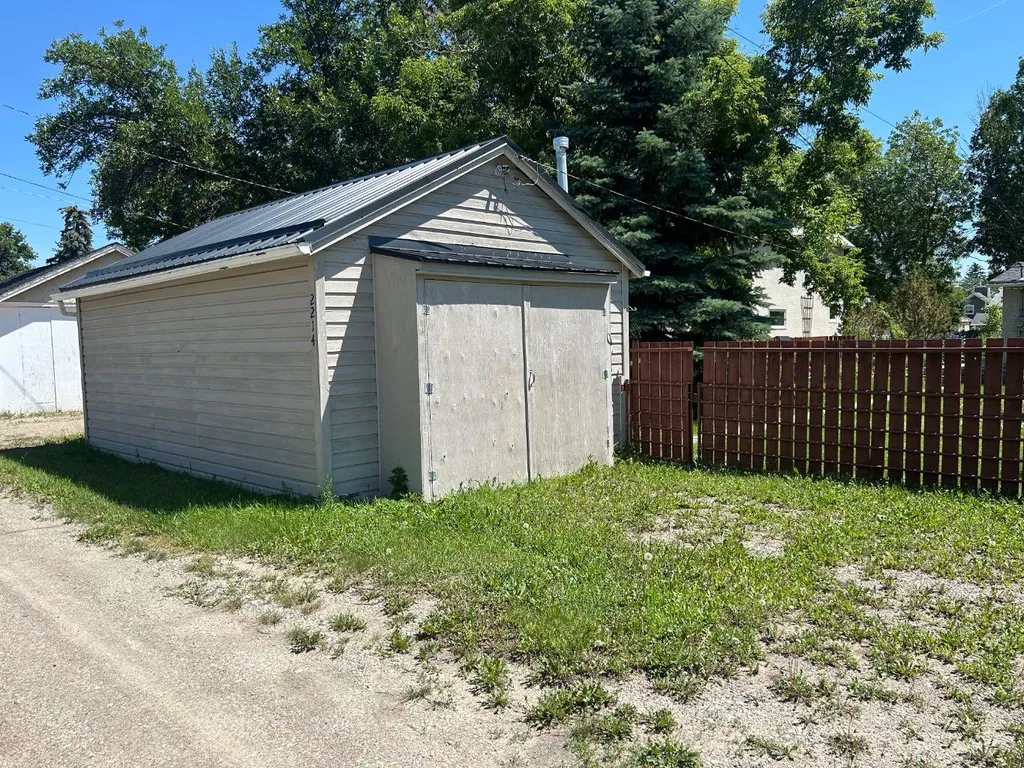 2214 22 Street Nanton AB T0L 1R0