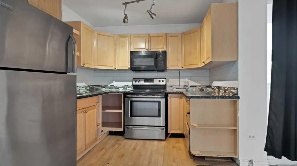519 17 Avenue SW Calgary AB T2S 0A9