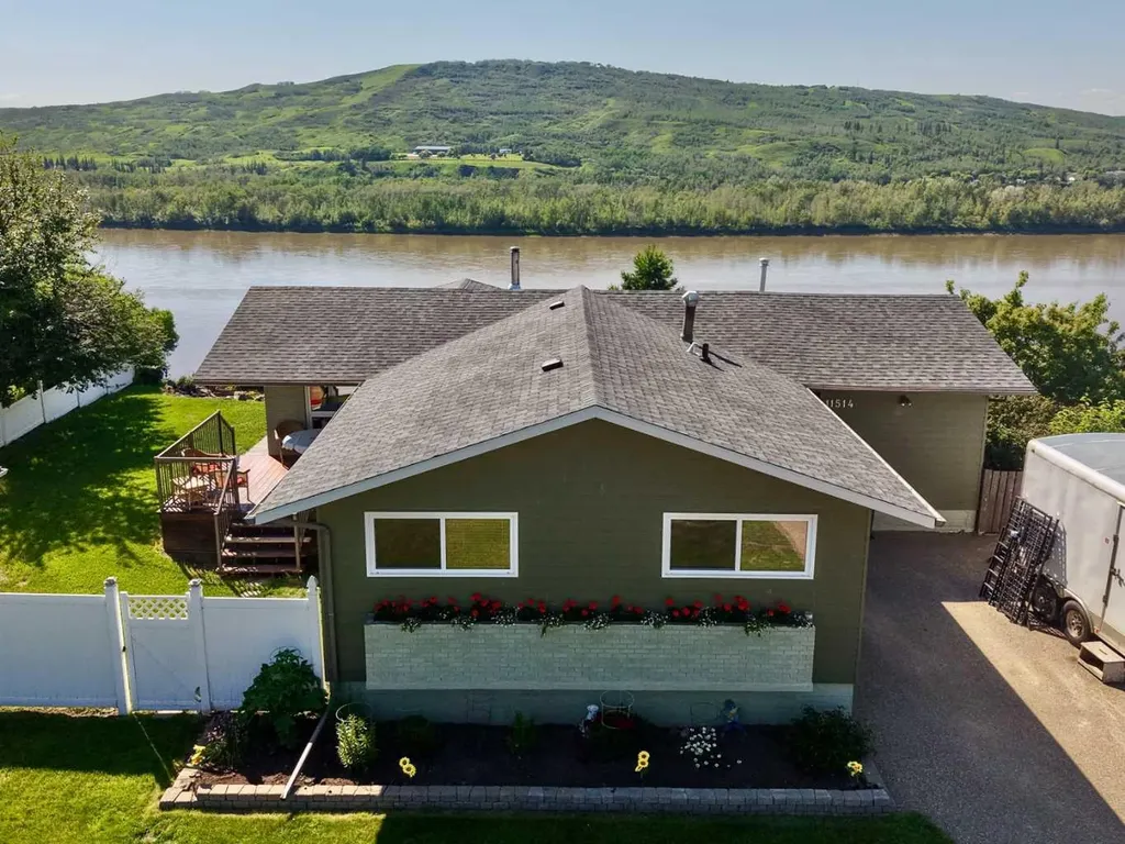 11514 101 Street Peace River AB T8S 1L9