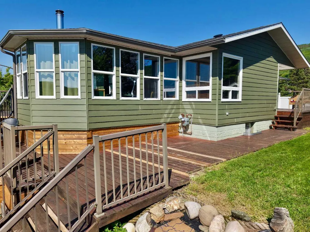 11514 101 Street Peace River AB T8S 1L9
