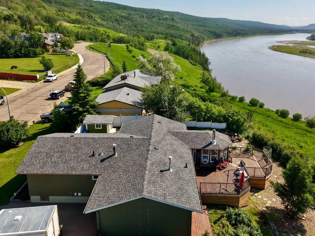 11514 101 Street Peace River AB T8S 1L9