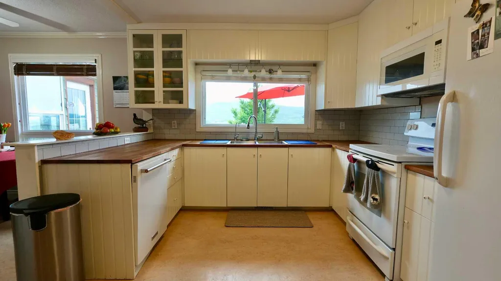 11514 101 Street Peace River AB T8S 1L9