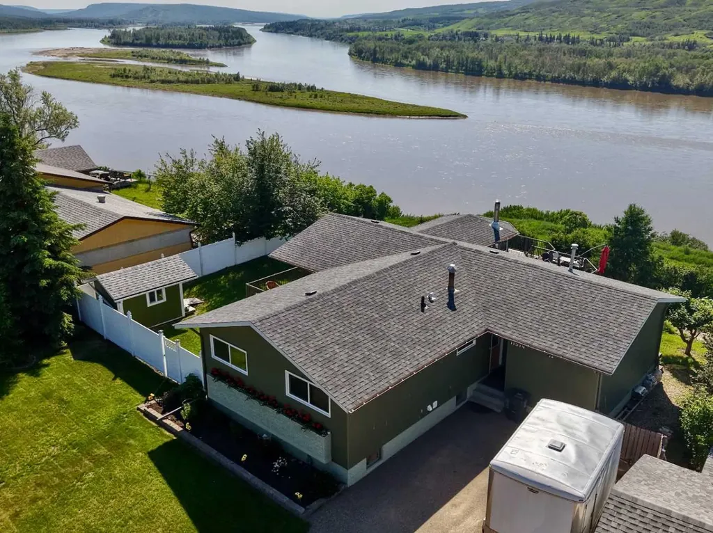 11514 101 Street Peace River AB T8S 1L9