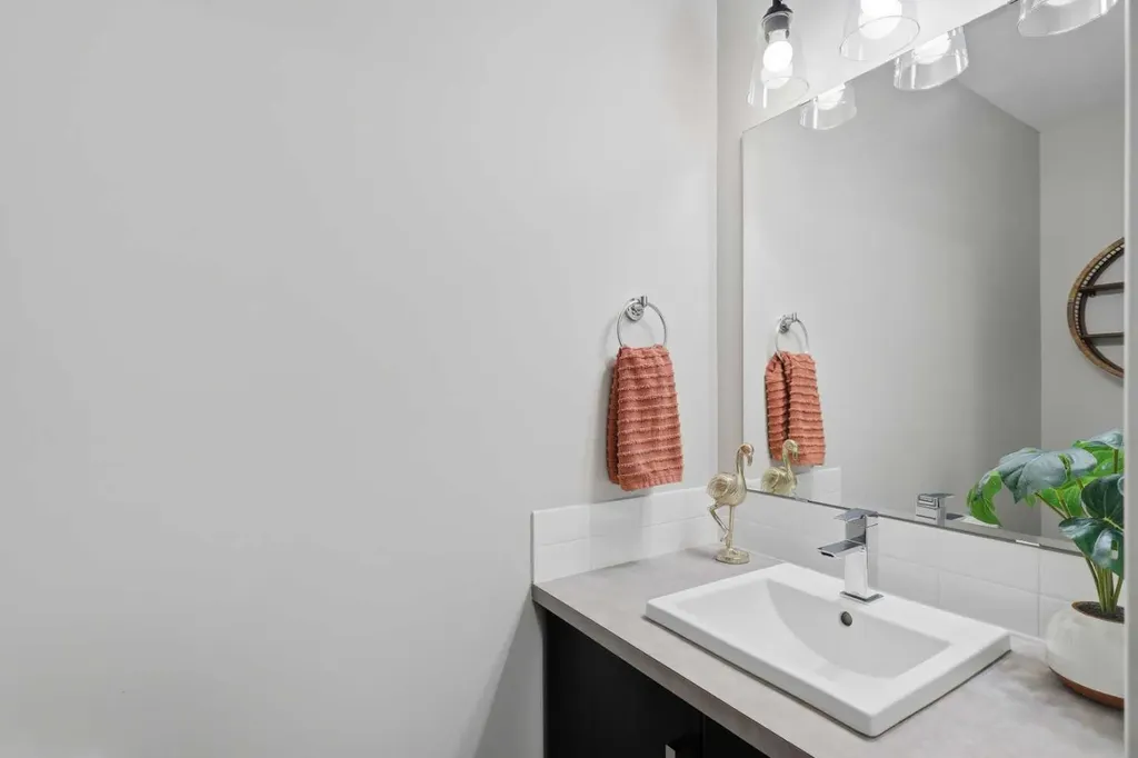 30 Carleton Avenue Red Deer AB T4P 0M8