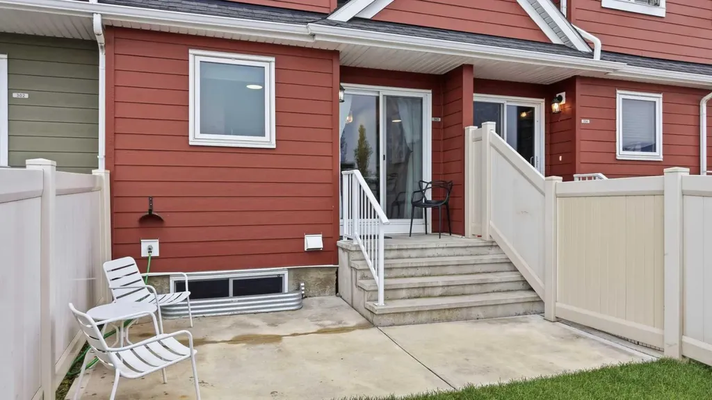 30 Carleton Avenue Red Deer AB T4P 0M8