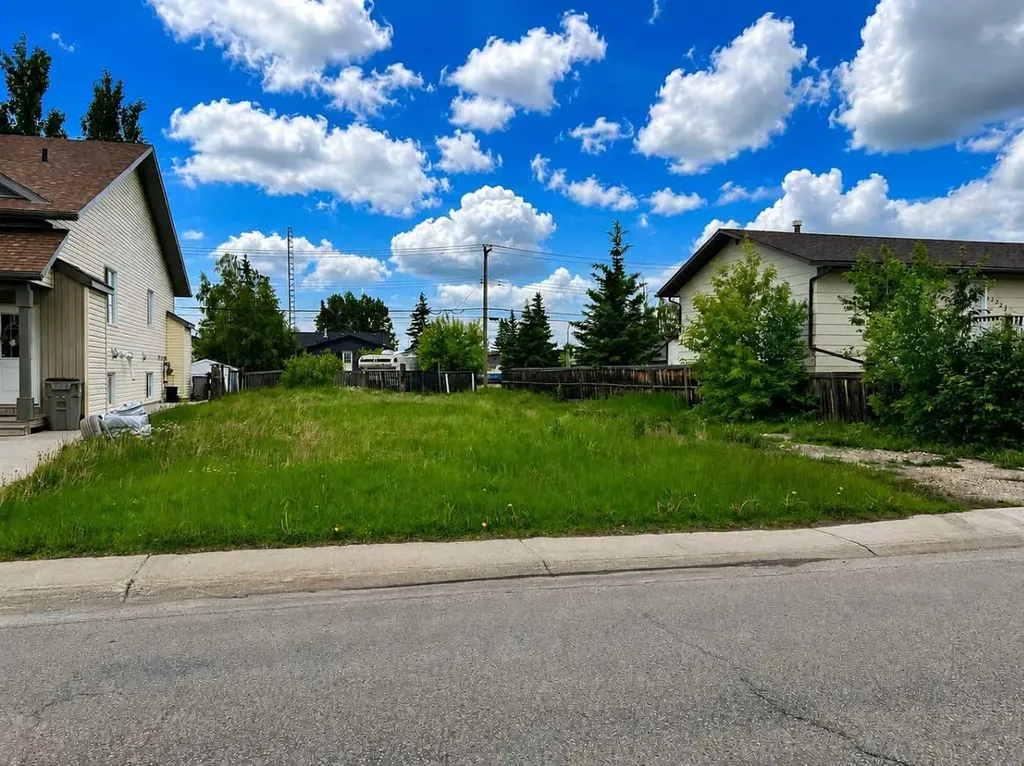 9221 101 Avenue Grande Prairie AB T8V 0W2