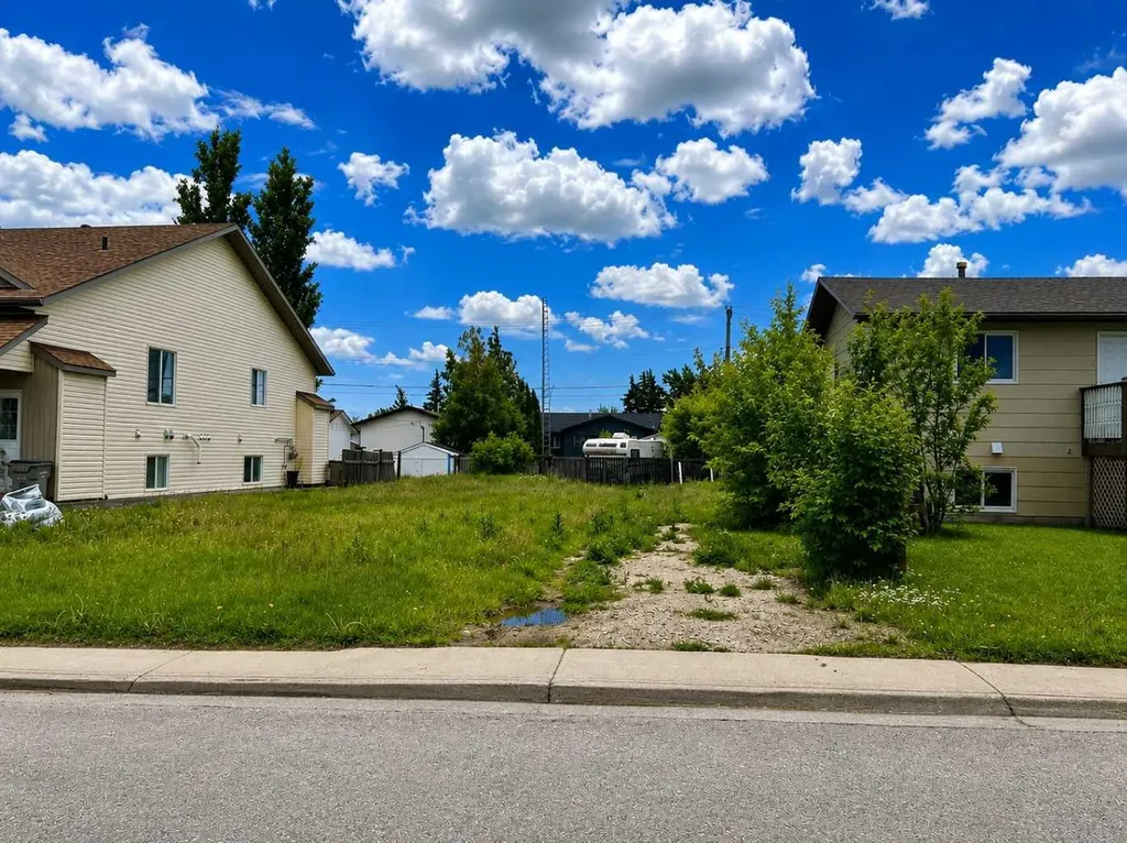 9221 101 Avenue Grande Prairie AB T8V 0W2