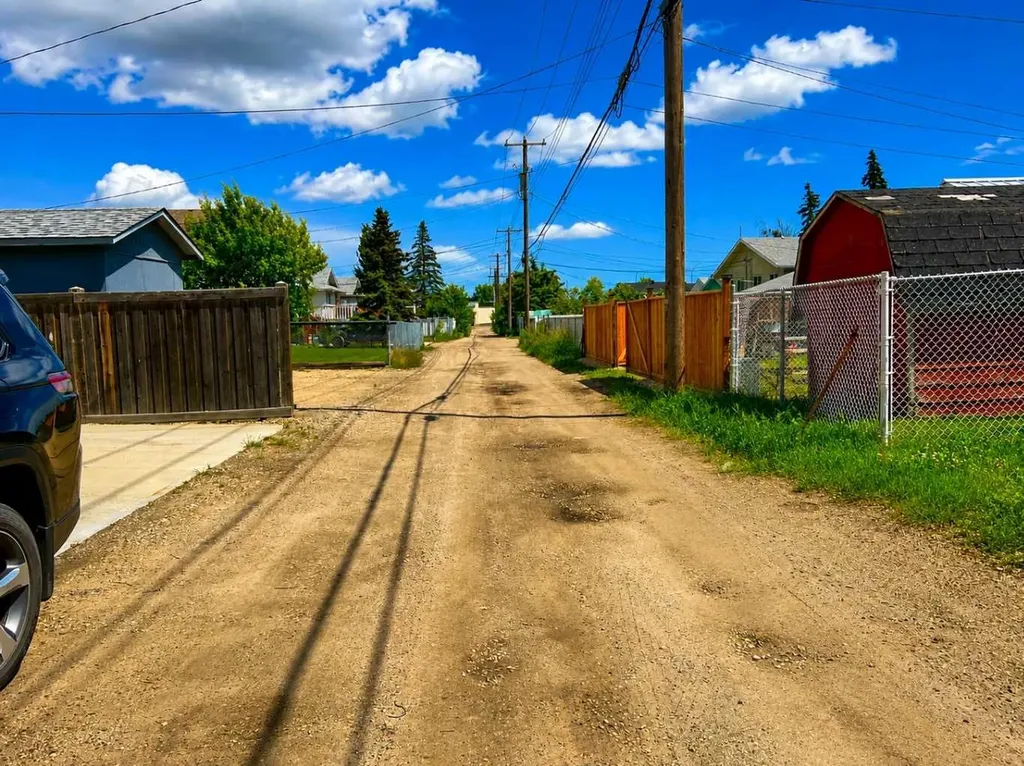9221 101 Avenue Grande Prairie AB T8V 0W2
