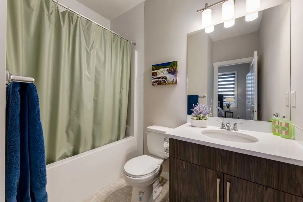 52 Lucas Street NW Calgary AB T3P 1N2