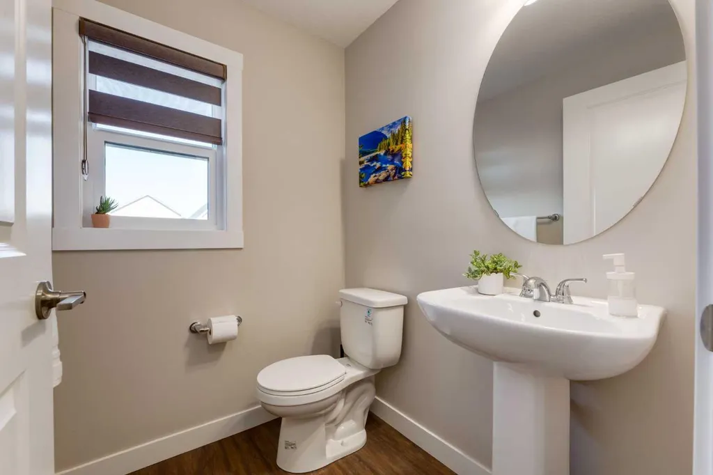 52 Lucas Street NW Calgary AB T3P 1N2