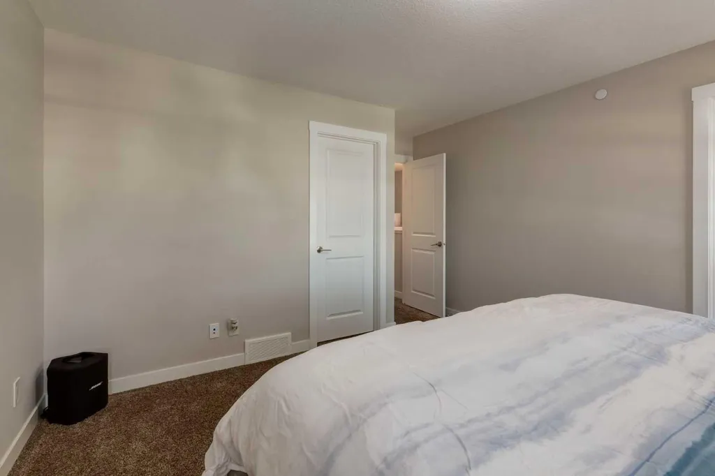 52 Lucas Street NW Calgary AB T3P 1N2