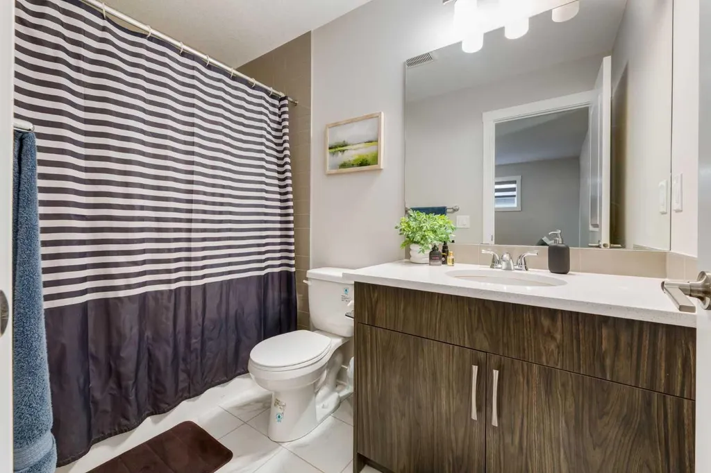52 Lucas Street NW Calgary AB T3P 1N2