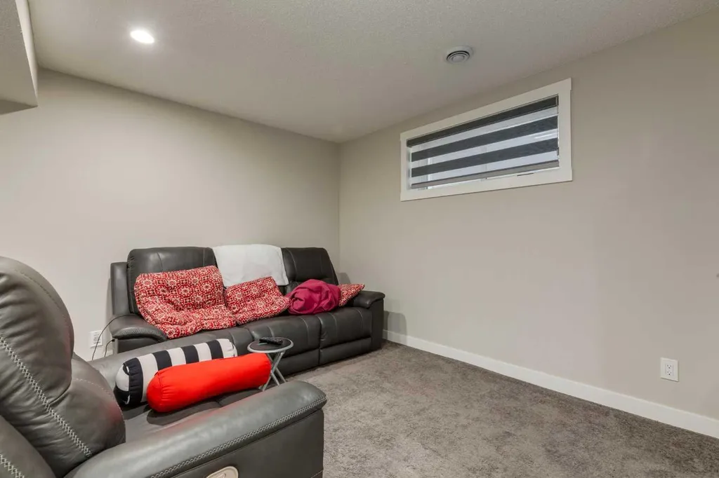 52 Lucas Street NW Calgary AB T3P 1N2