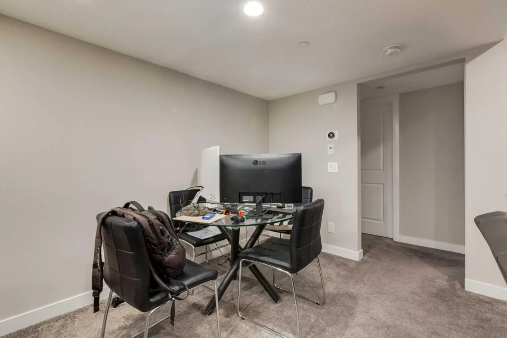52 Lucas Street NW Calgary AB T3P 1N2