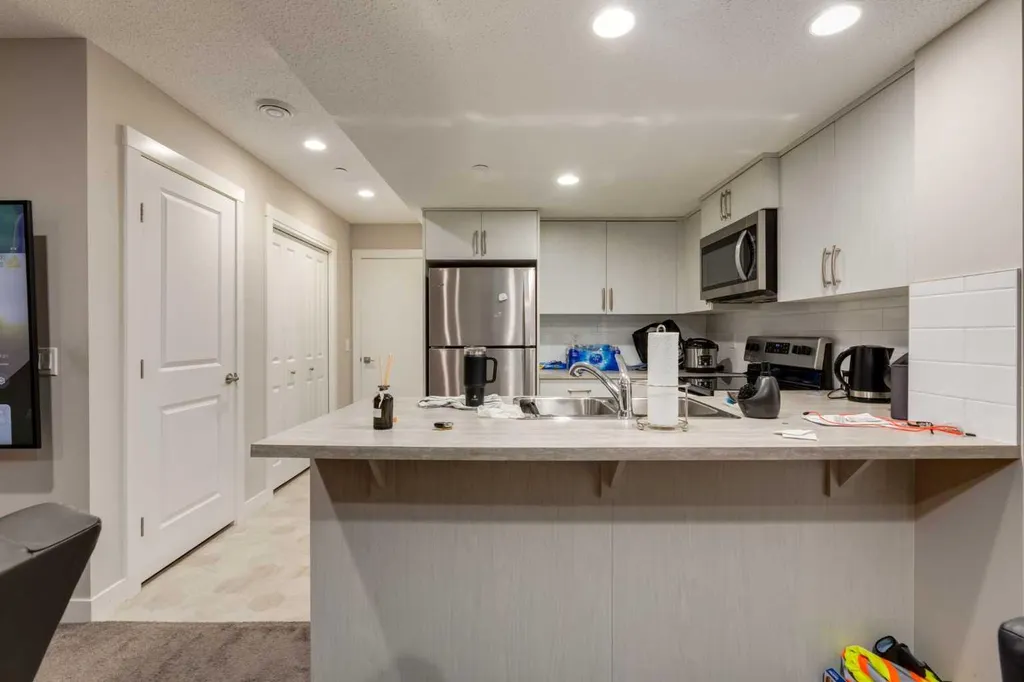 52 Lucas Street NW Calgary AB T3P 1N2