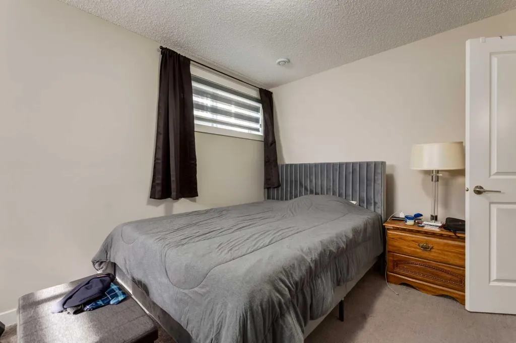 52 Lucas Street NW Calgary AB T3P 1N2