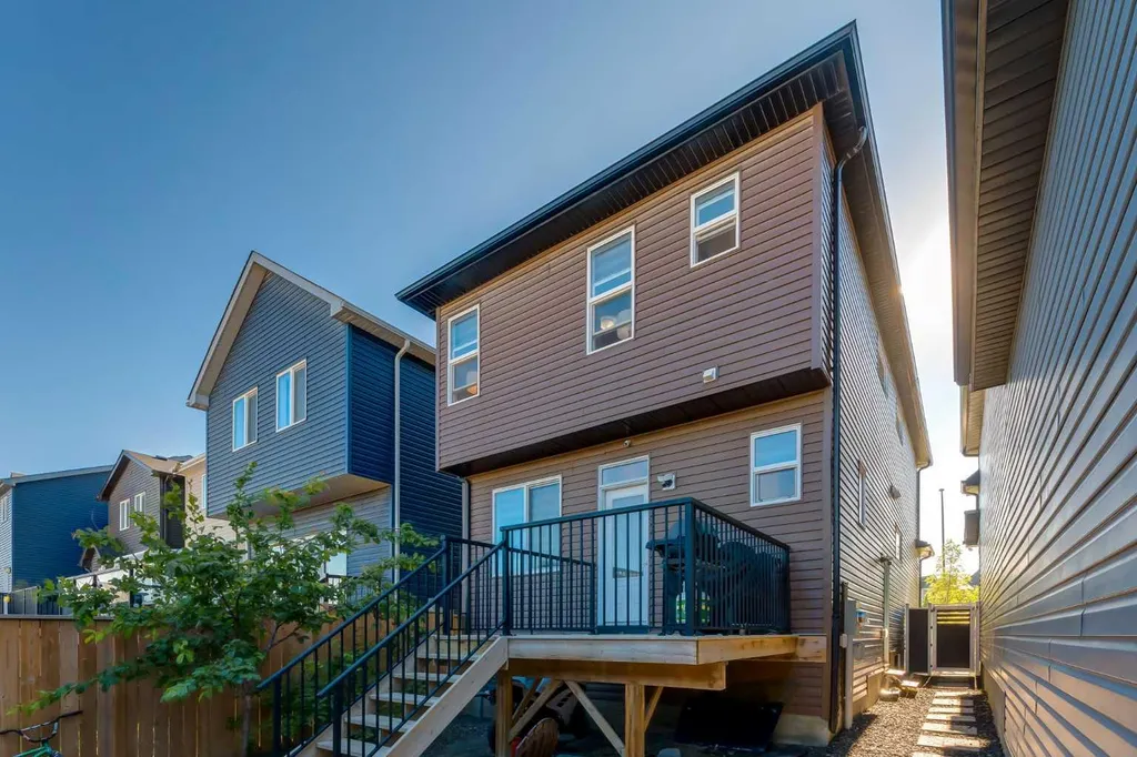 52 Lucas Street NW Calgary AB T3P 1N2