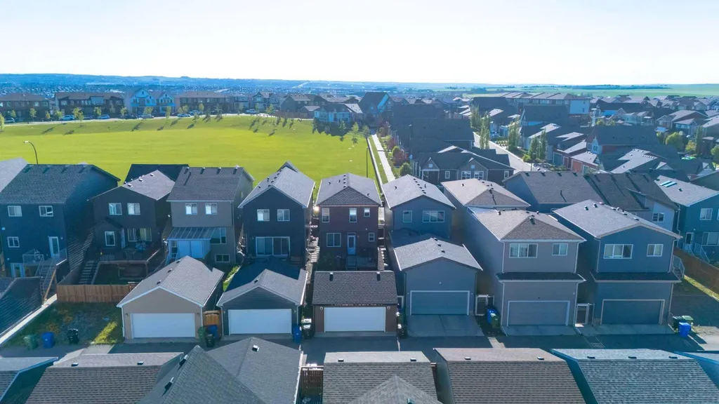 52 Lucas Street NW Calgary AB T3P 1N2