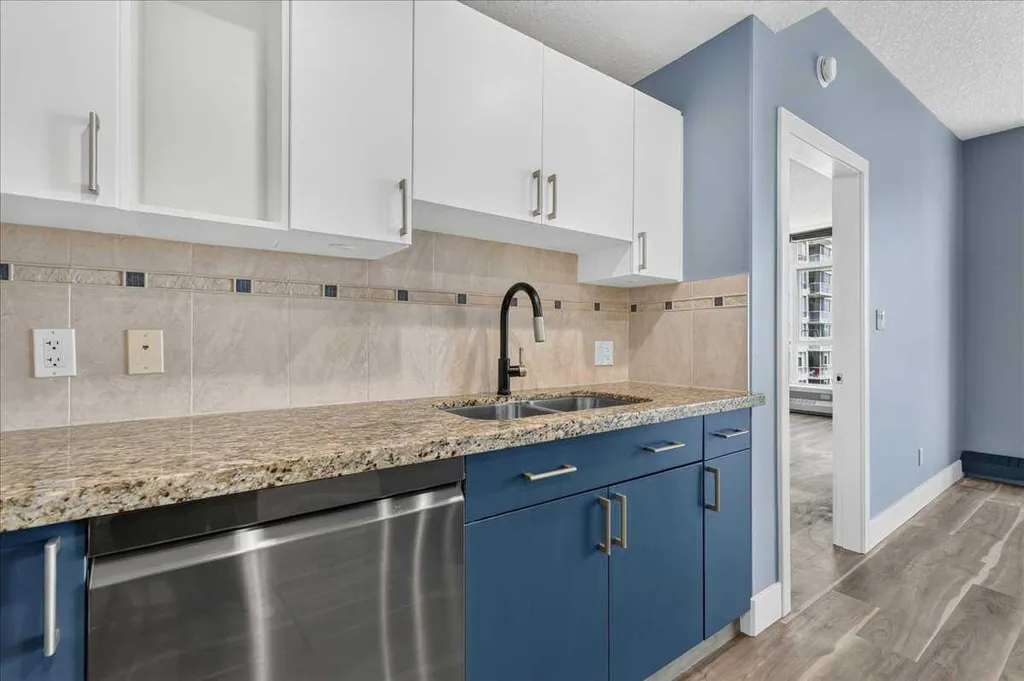 77 Spruce Place SW Calgary AB T3C 3X6