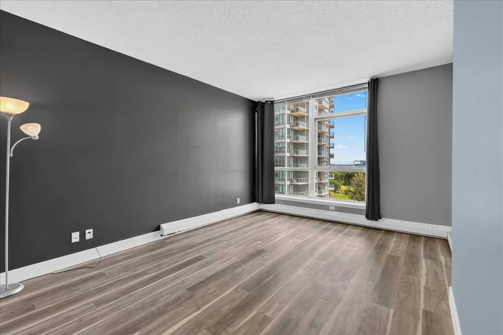 77 Spruce Place SW Calgary AB T3C 3X6