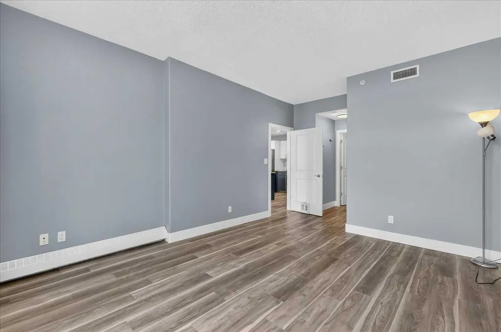 77 Spruce Place SW Calgary AB T3C 3X6