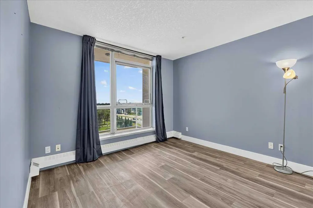 77 Spruce Place SW Calgary AB T3C 3X6