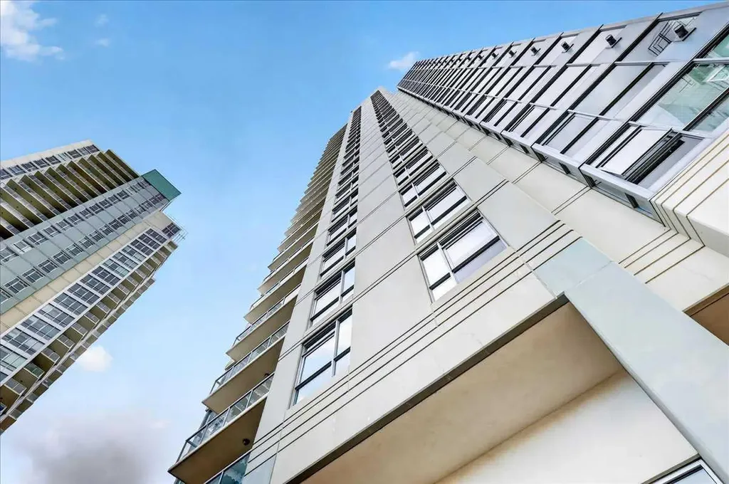 77 Spruce Place SW Calgary AB T3C 3X6