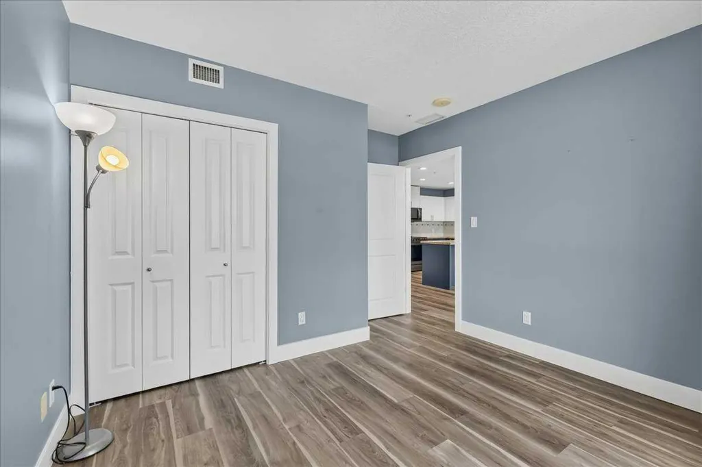 77 Spruce Place SW Calgary AB T3C 3X6