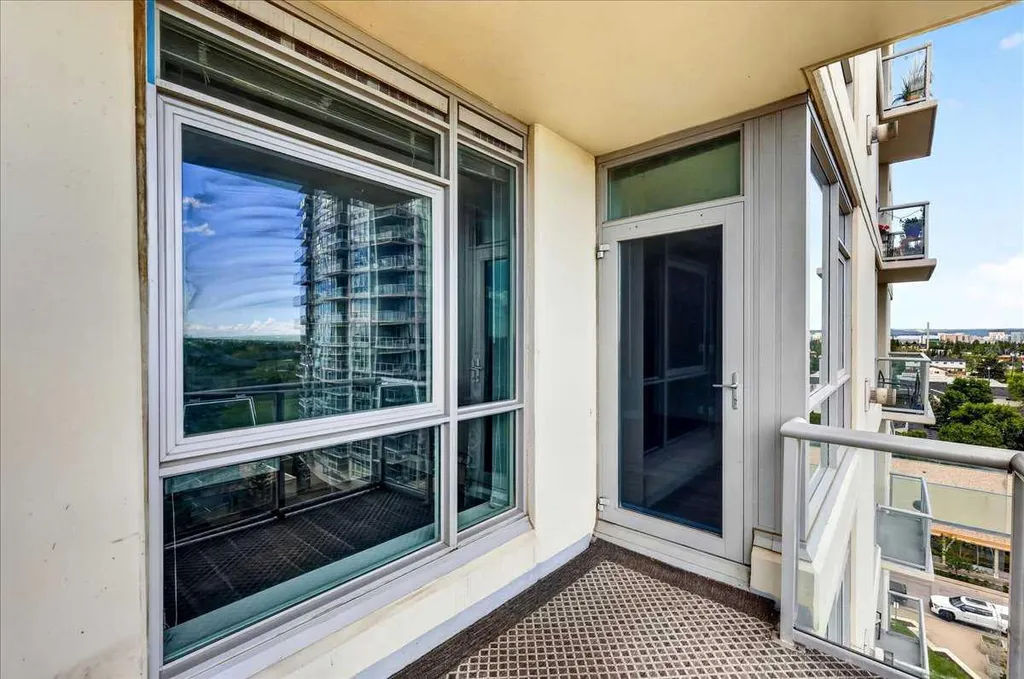 77 Spruce Place SW Calgary AB T3C 3X6