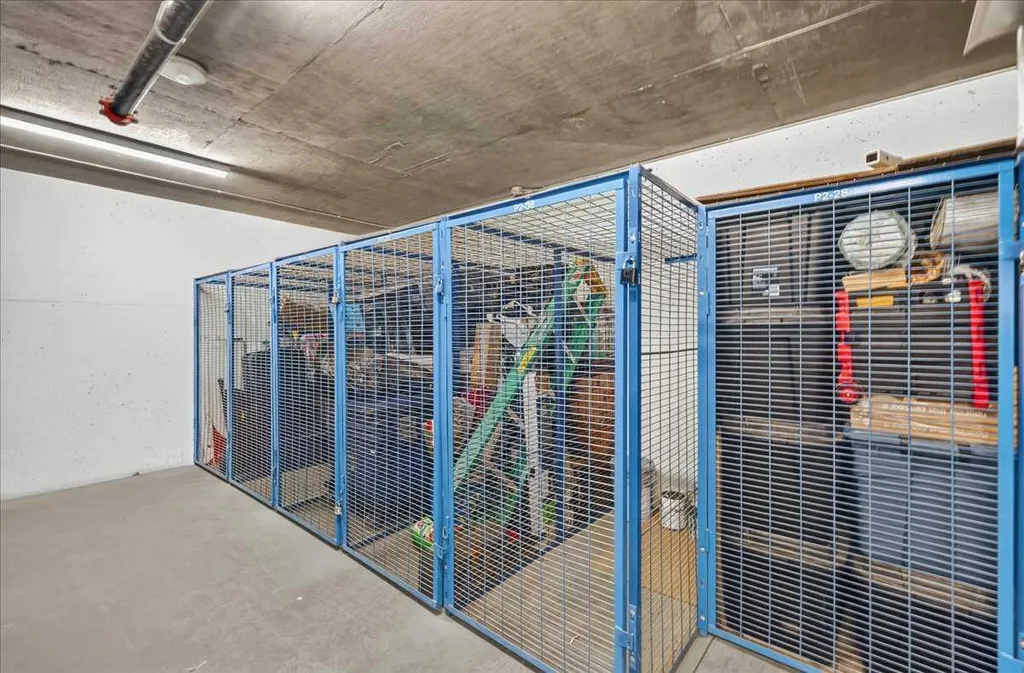 77 Spruce Place SW Calgary AB T3C 3X6