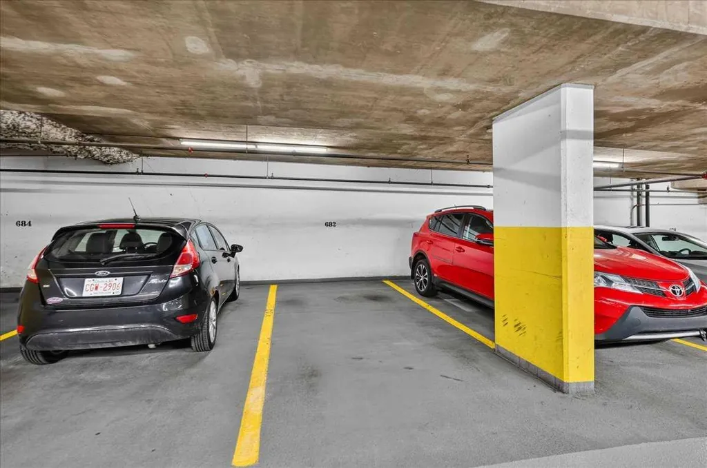 77 Spruce Place SW Calgary AB T3C 3X6