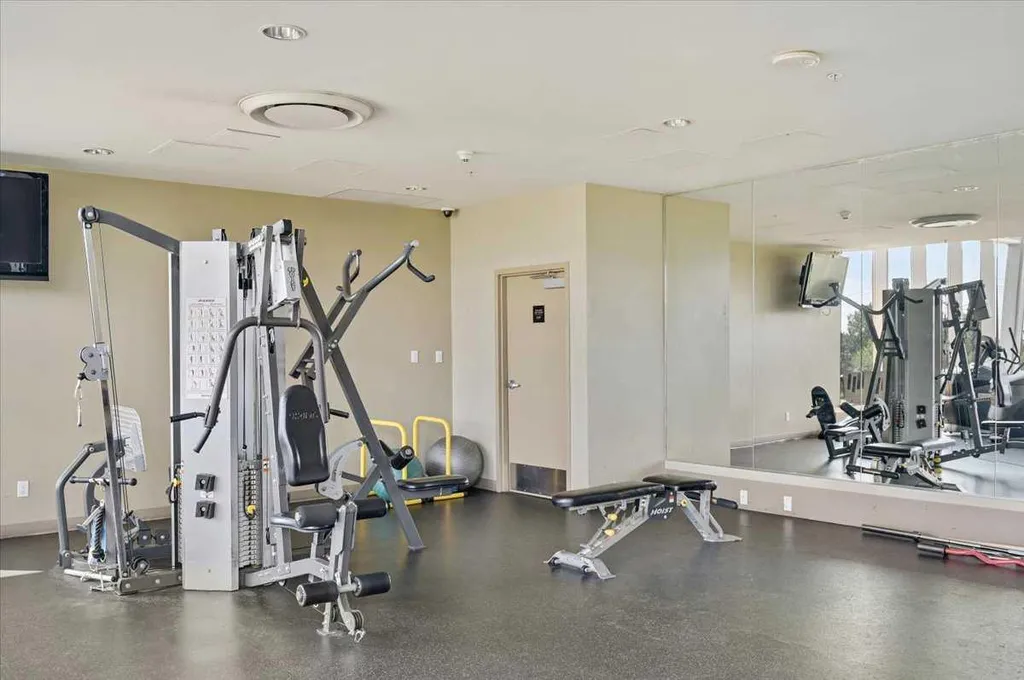 77 Spruce Place SW Calgary AB T3C 3X6